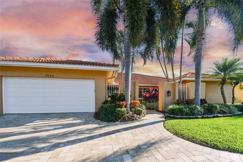 1926 MONTANA AVENUE NE ST PETERSBURG, FL 33703