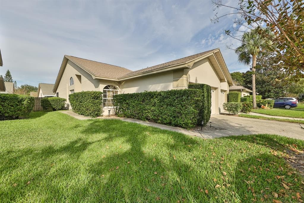 2582 W BROOK LANE CLEARWATER, FL 33761