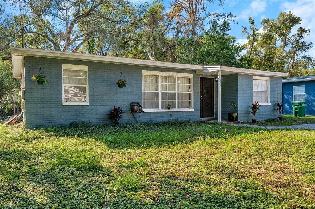 1302 W HOLLYWOOD STREET TAMPA, FL 33604