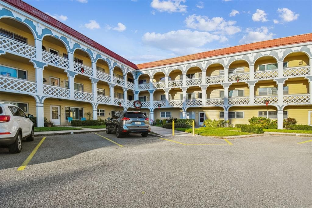 2404 FLORENTINE WAY UNIT 32 CLEARWATER, FL 33763