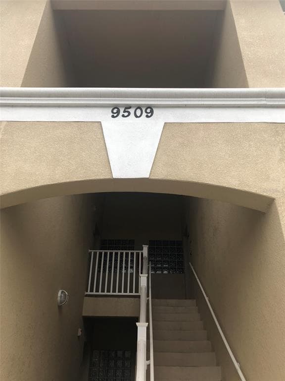 9509 AMBERDALE COURT UNIT 201 RIVERVIEW, FL 33578