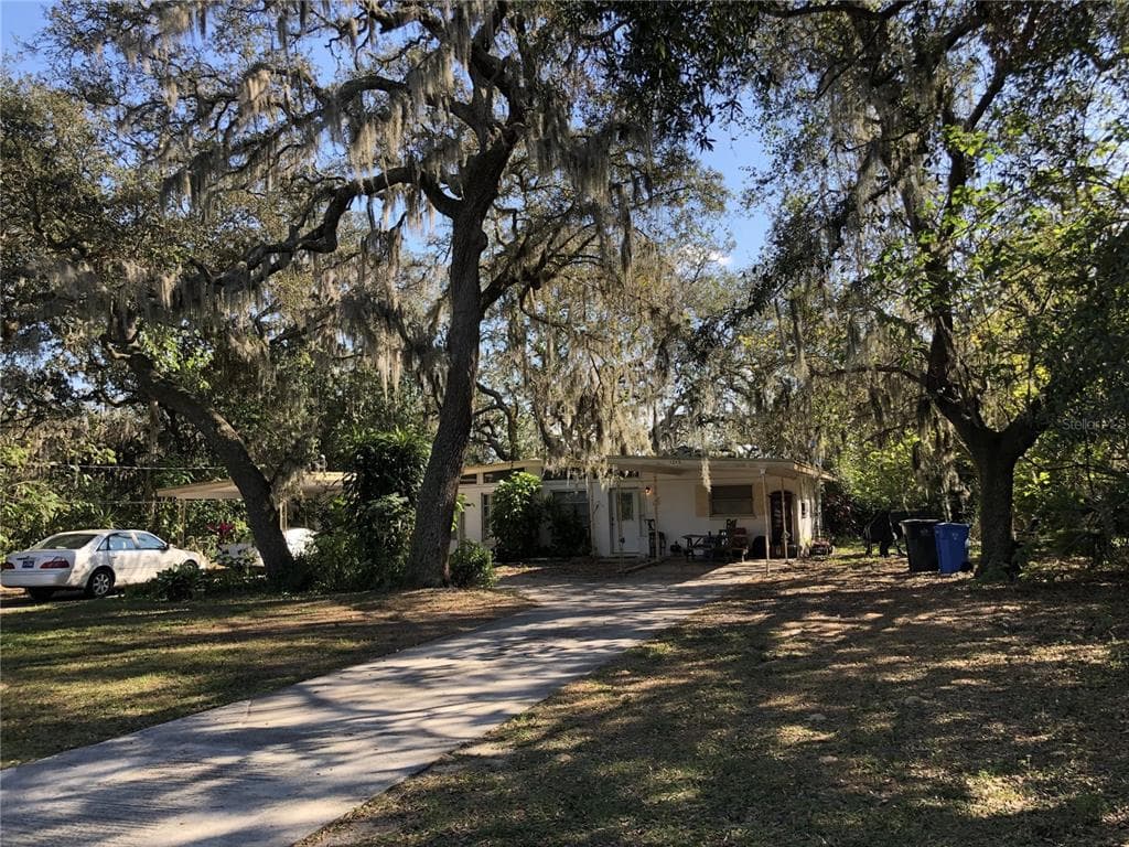 1217 LAKESIDE DRIVE BRANDON, FL 33510