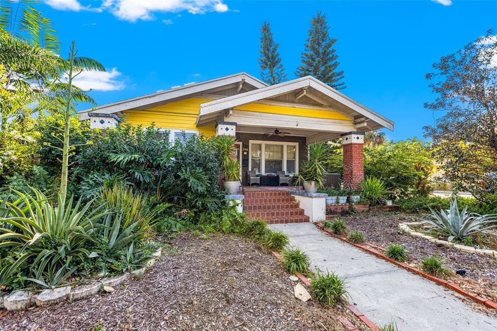 2762 BURLINGTON AVENUE N ST PETERSBURG, FL 33713