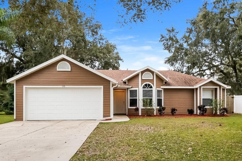 710 KENMOORE COURT EUSTIS, FL 32726