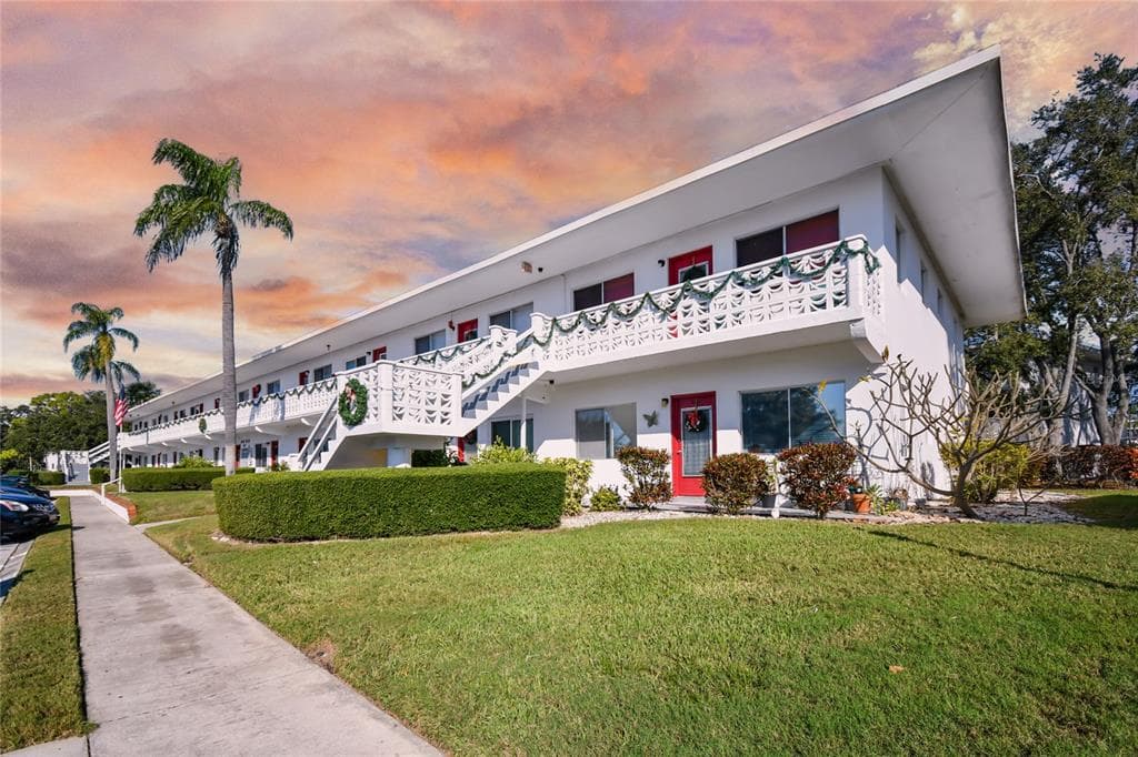 8425 112TH STREET N UNIT 203 SEMINOLE, FL 33772