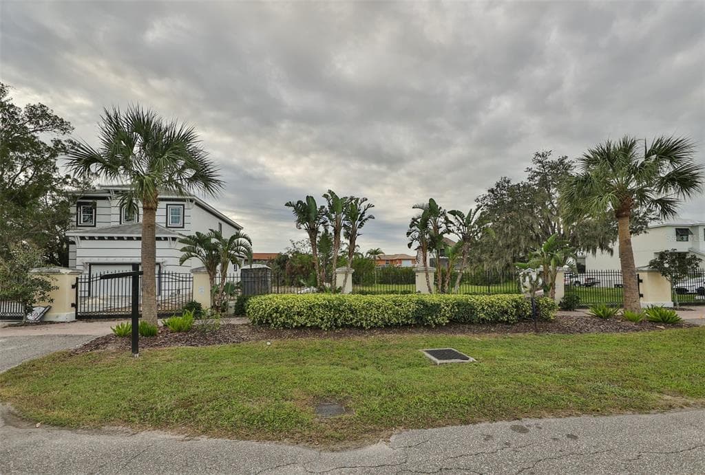 552 ESTUARY SHORE LANE APOLLO BEACH, FL 33572