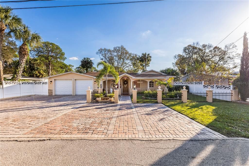 9206 W PATTERSON STREET TAMPA, FL 33615