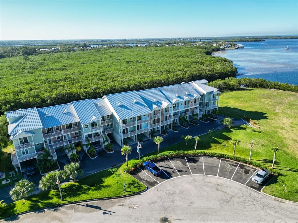3266 MANGROVE POINT DRIVE RUSKIN, FL 33570