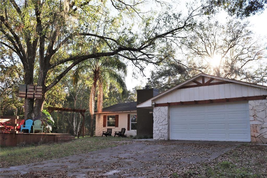 1651 OAKWOOD COURT LUTZ, FL 33558