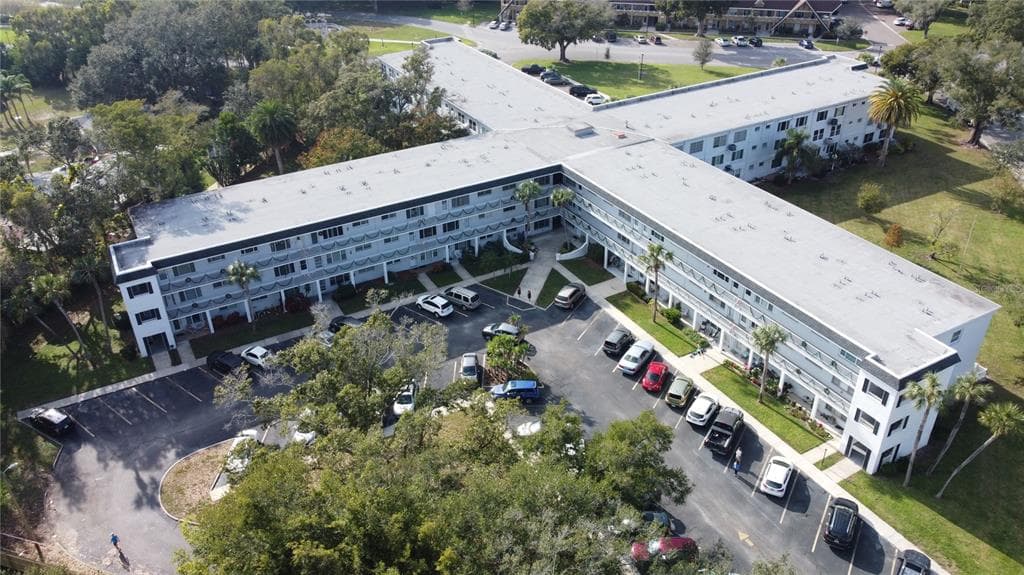2002 AUSTRALIA WAY E UNIT 60 CLEARWATER, FL 33763