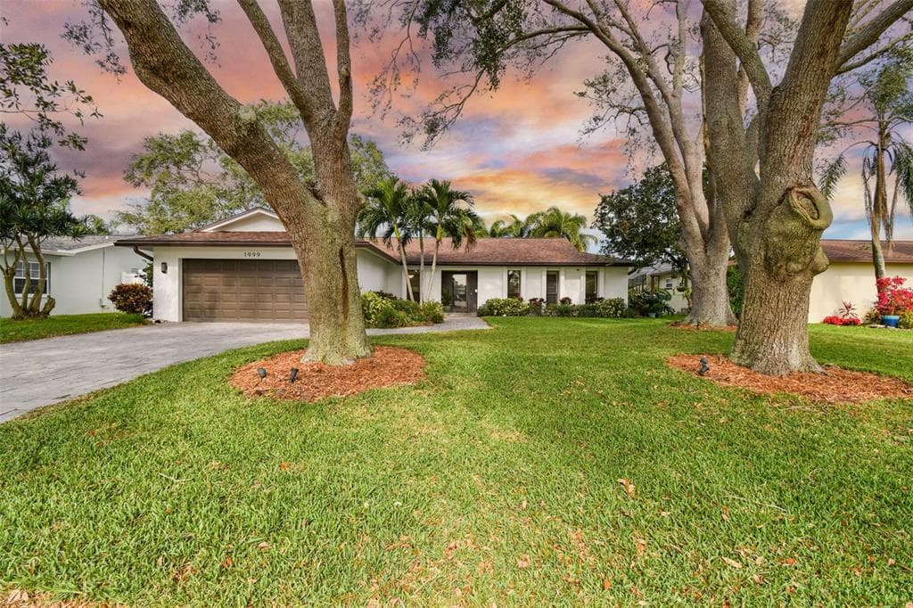 1999 TANGLEWOOD DRIVE NE ST PETERSBURG, FL 33702