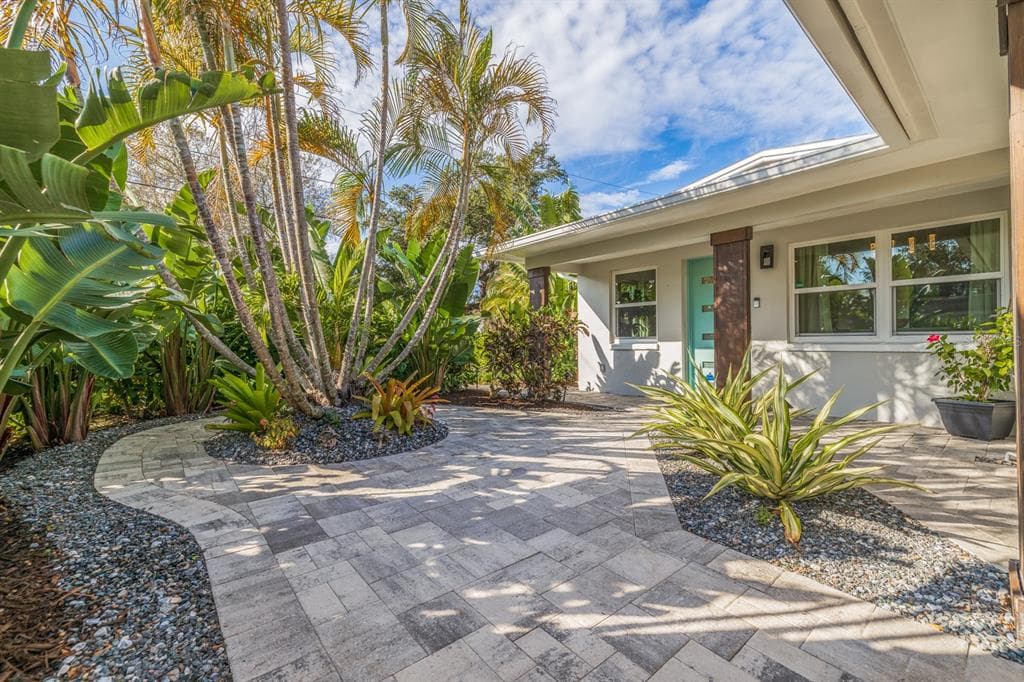 495 49TH AVENUE N ST PETERSBURG, FL 33703