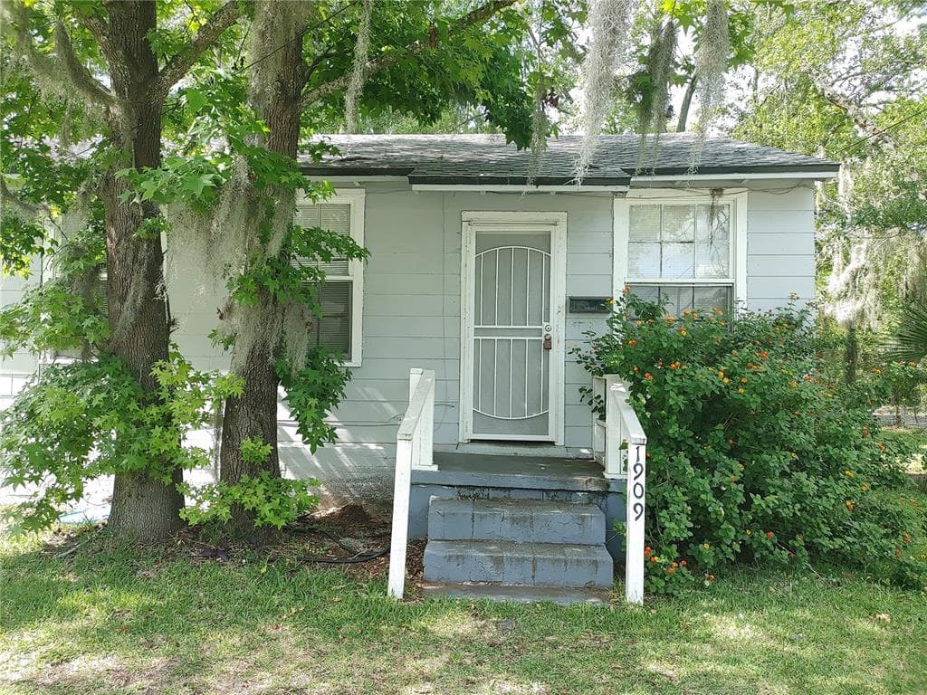 1909 W 26TH STREET JACKSONVILLE, FL 32209