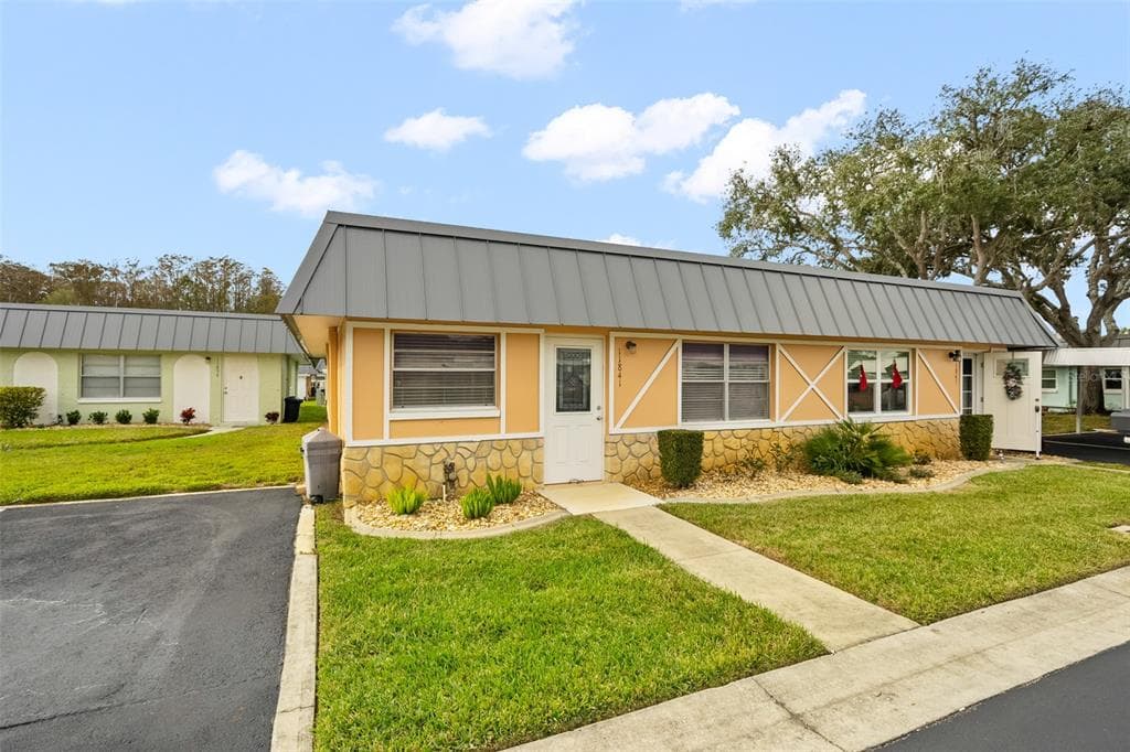 11841 BOYNTON LANE UNIT A NEW PORT RICHEY, FL 34654