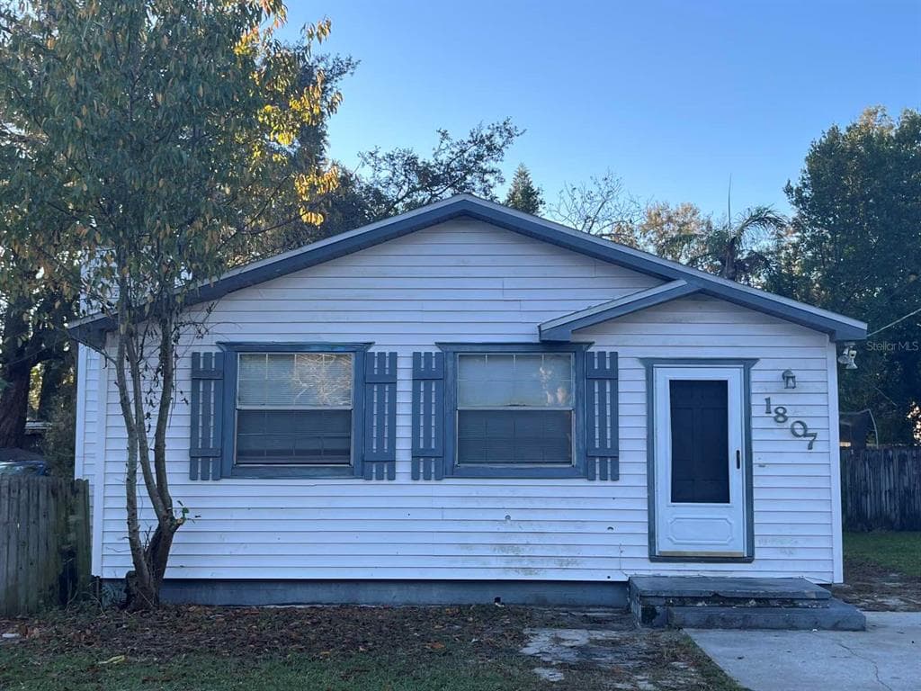 1807 E NAVAJO AVENUE TAMPA, FL 33612