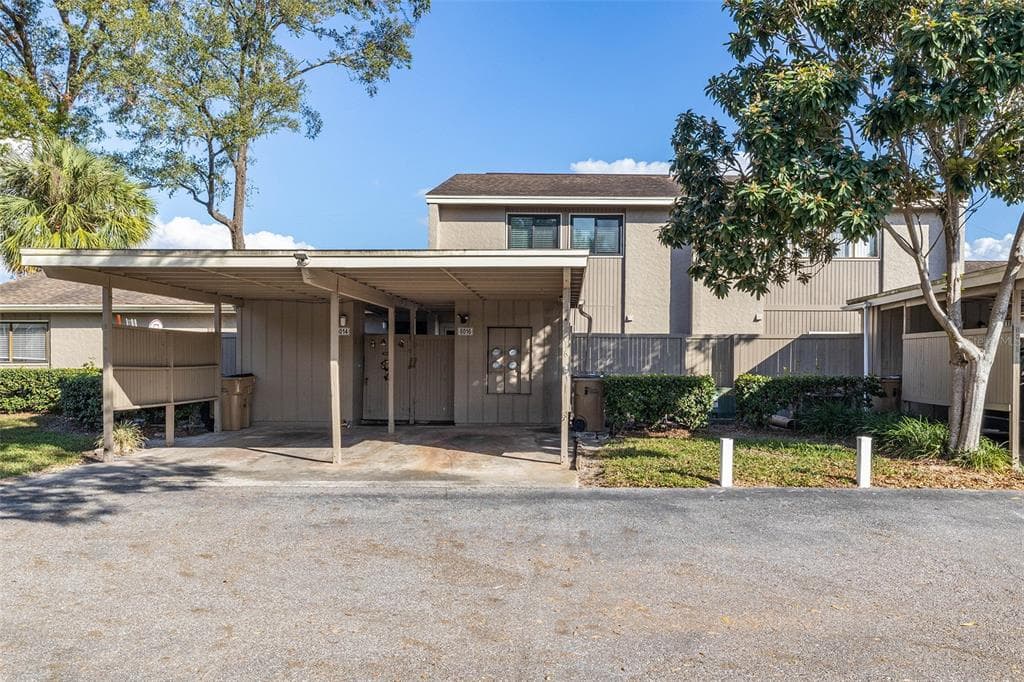8016 GARDENIA DRIVE TEMPLE TERRACE, FL 33637