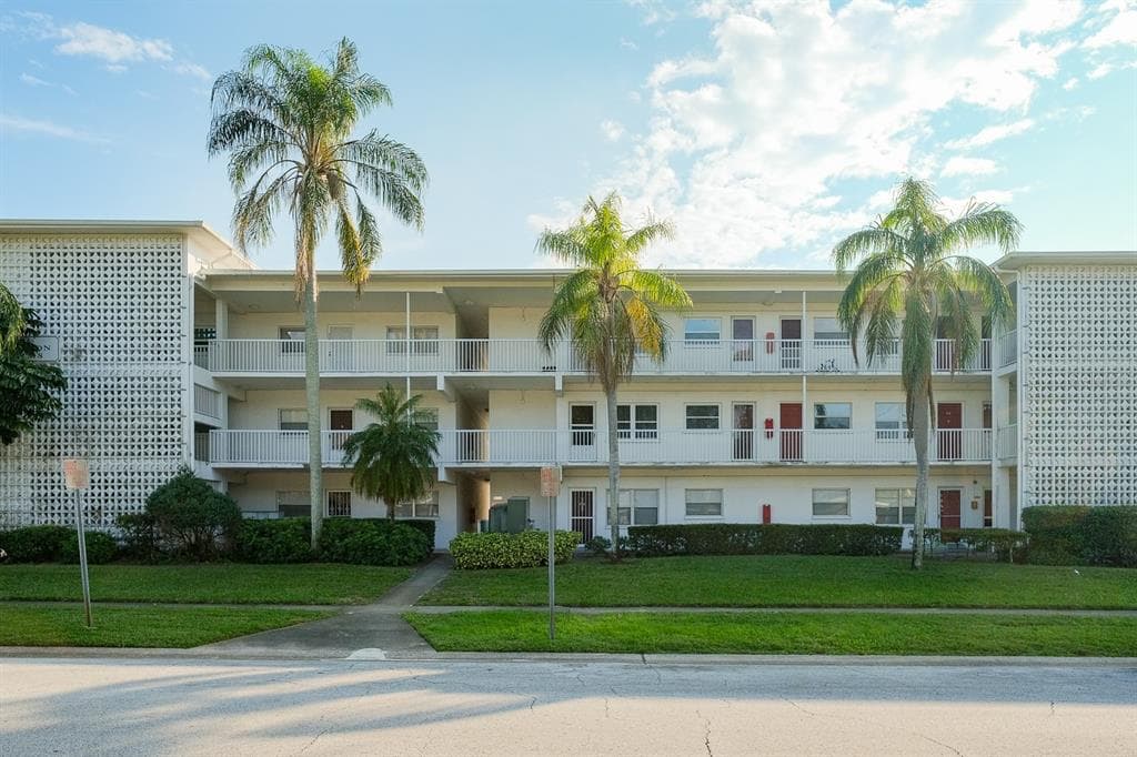 5150 10TH AVENUE N UNIT 110 ST PETERSBURG, FL 33710