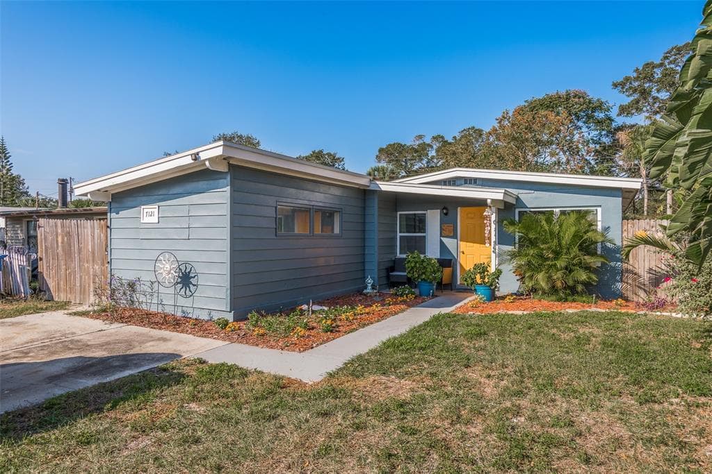 7121 34TH AVENUE N ST PETERSBURG, FL 33710