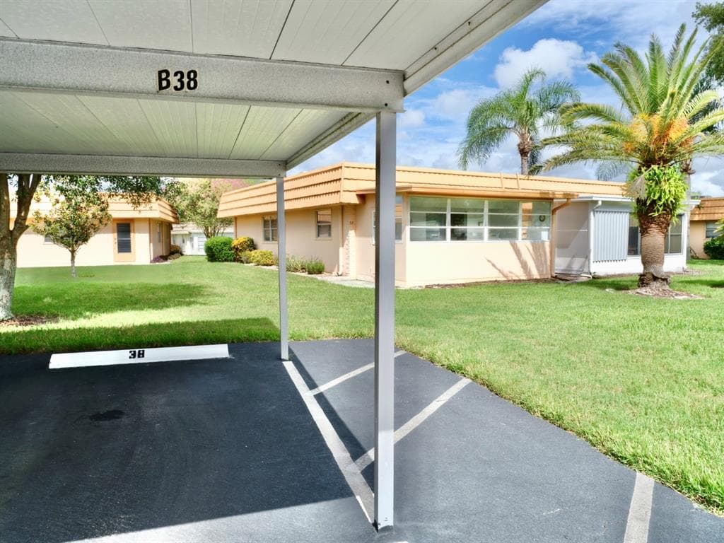 1801 BEDFORD LANE UNIT 38 SUN CITY CENTER, FL 33573