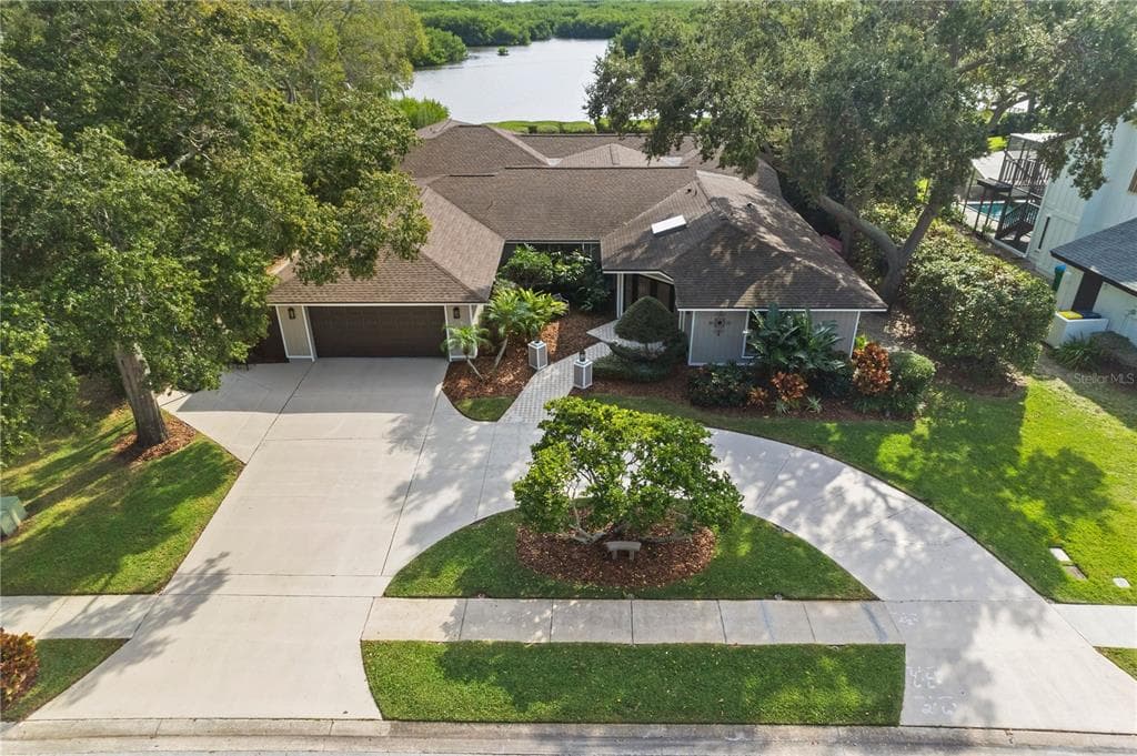 9055 BAYWOOD PARK DRIVE SEMINOLE, FL 33777