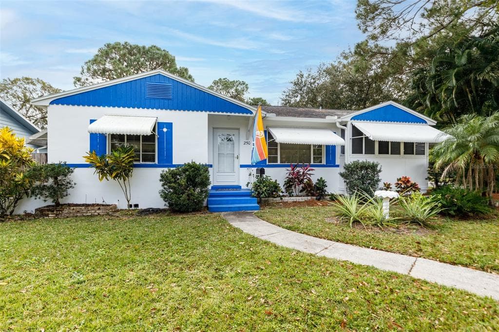 250 33RD AVENUE N ST PETERSBURG, FL 33704
