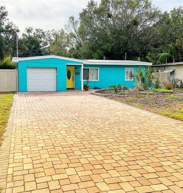 8068 COUNTRY CLUB ROAD N