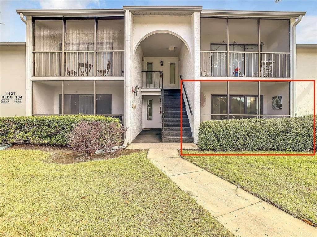 1127 PINE RIDGE CIRCLE W UNIT D1 TARPON SPRINGS, FL 34688
