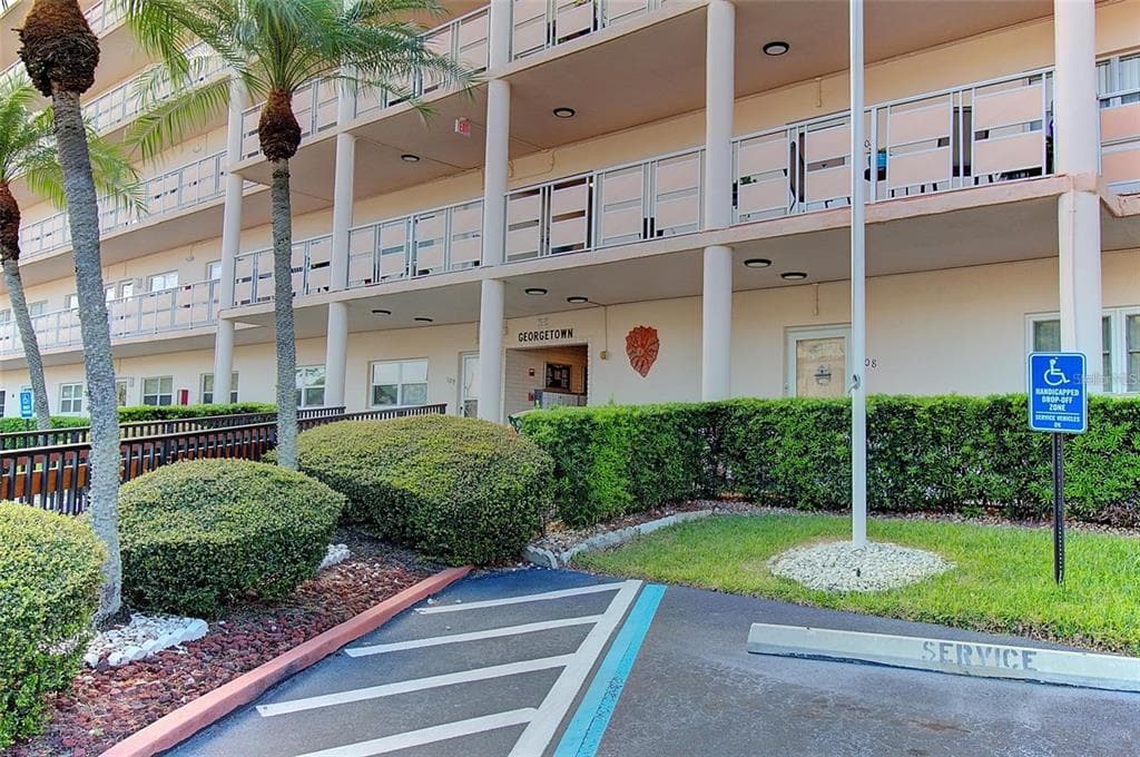 5623 80TH ST N UNIT 304 ST PETERSBURG, FL 33709