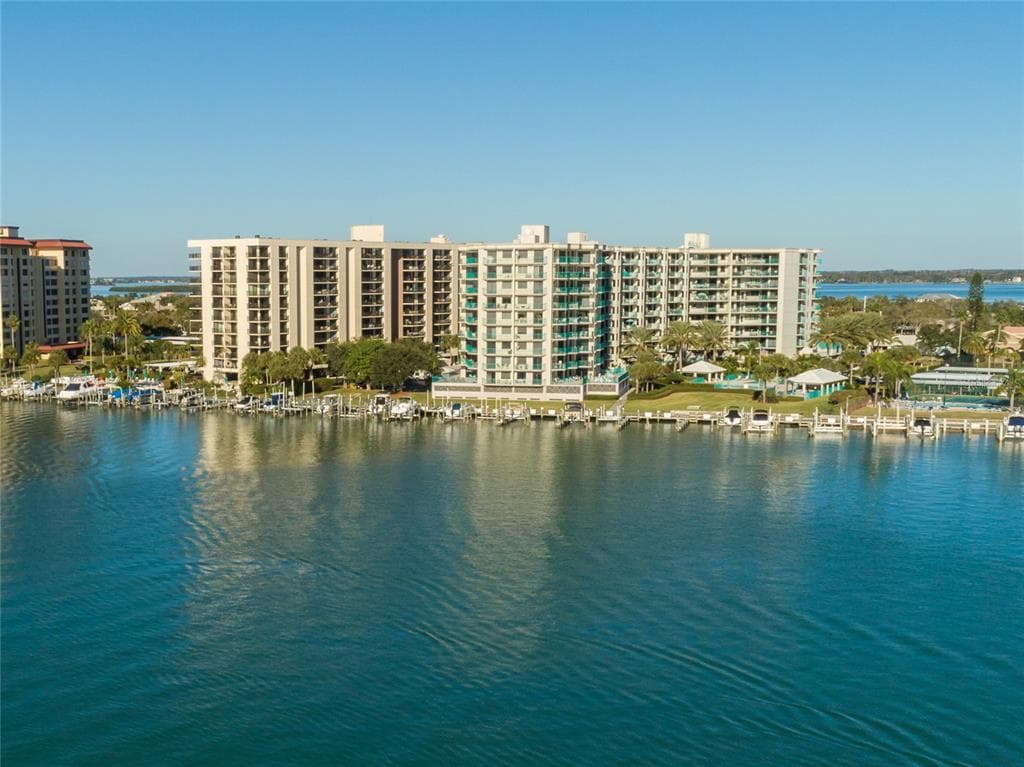 670 ISLAND WAY UNIT 707 CLEARWATER, FL 33767