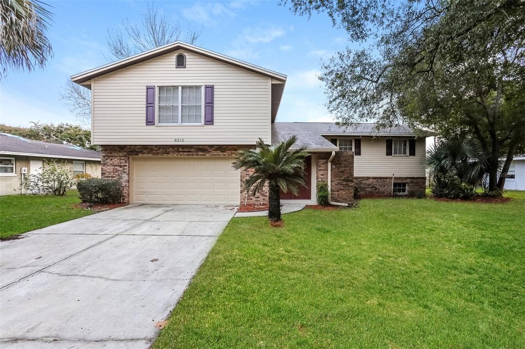 8215 BLUESTAR CIRCLE ORLANDO, FL 32819
