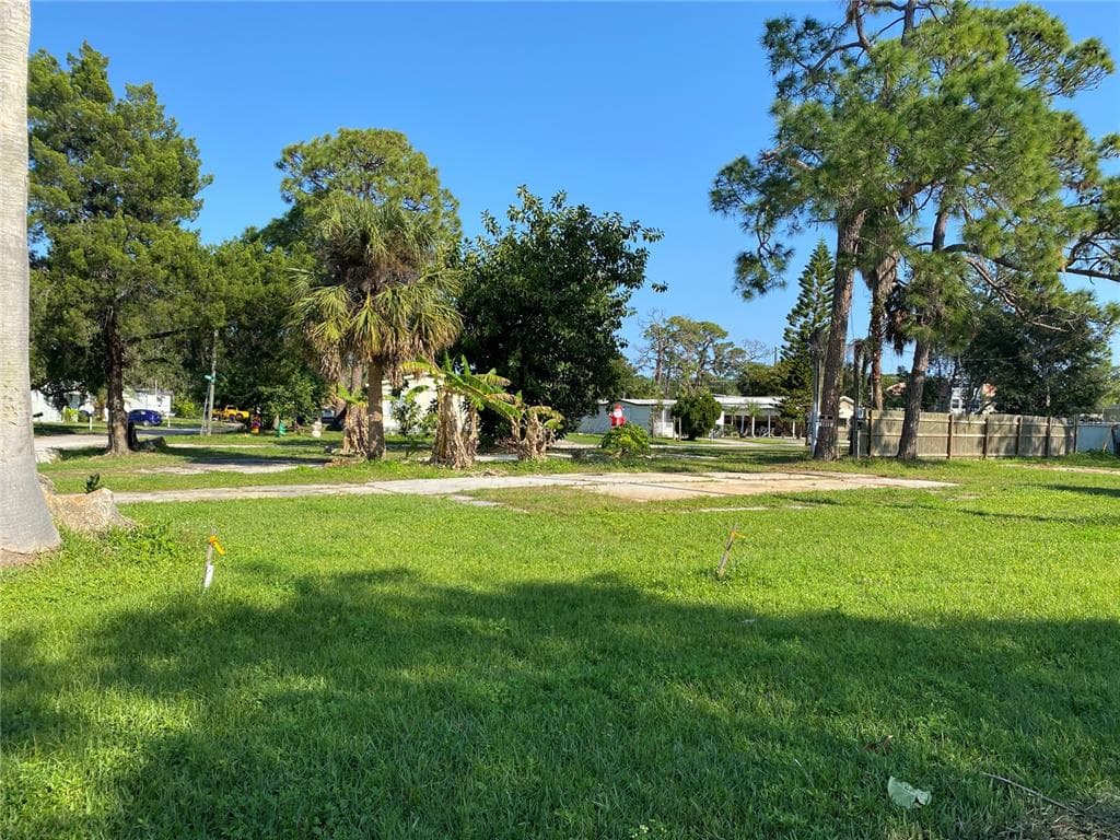 6812 GARDEN DRIVE