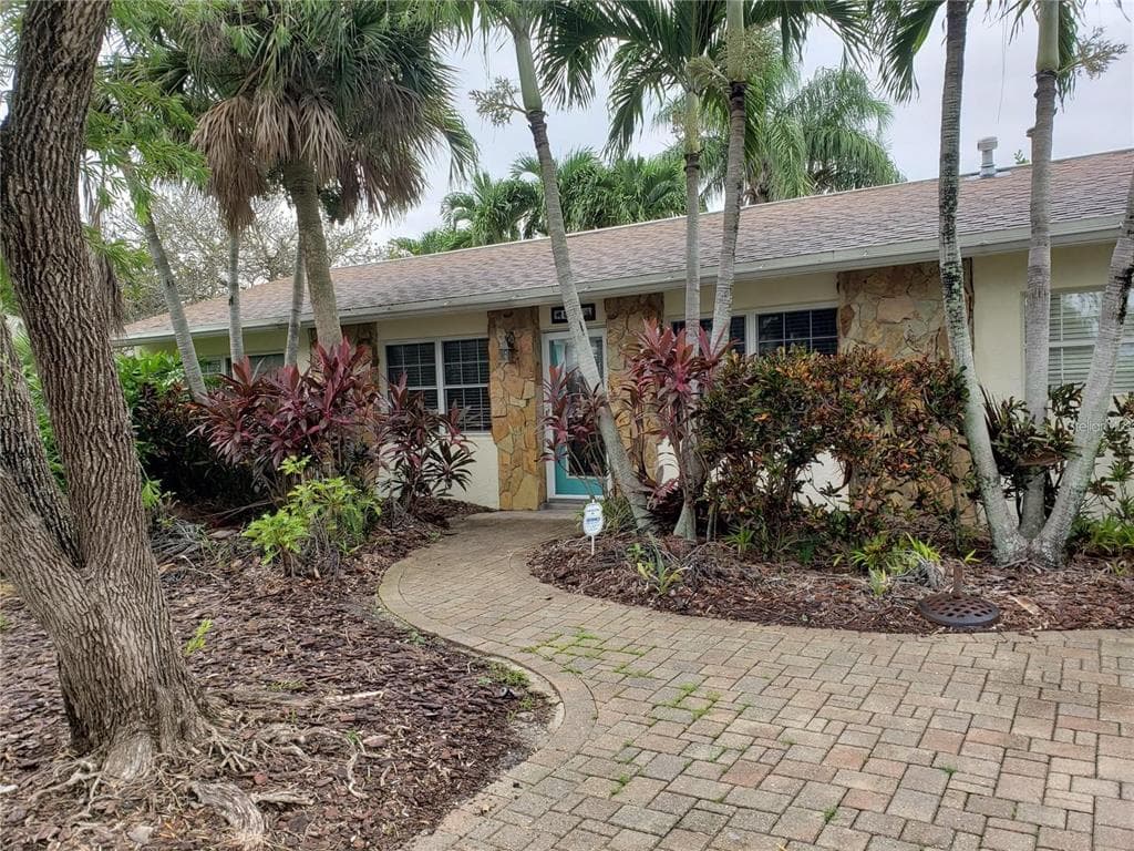 832 NARCISSUS AVENUE CLEARWATER, FL 33767