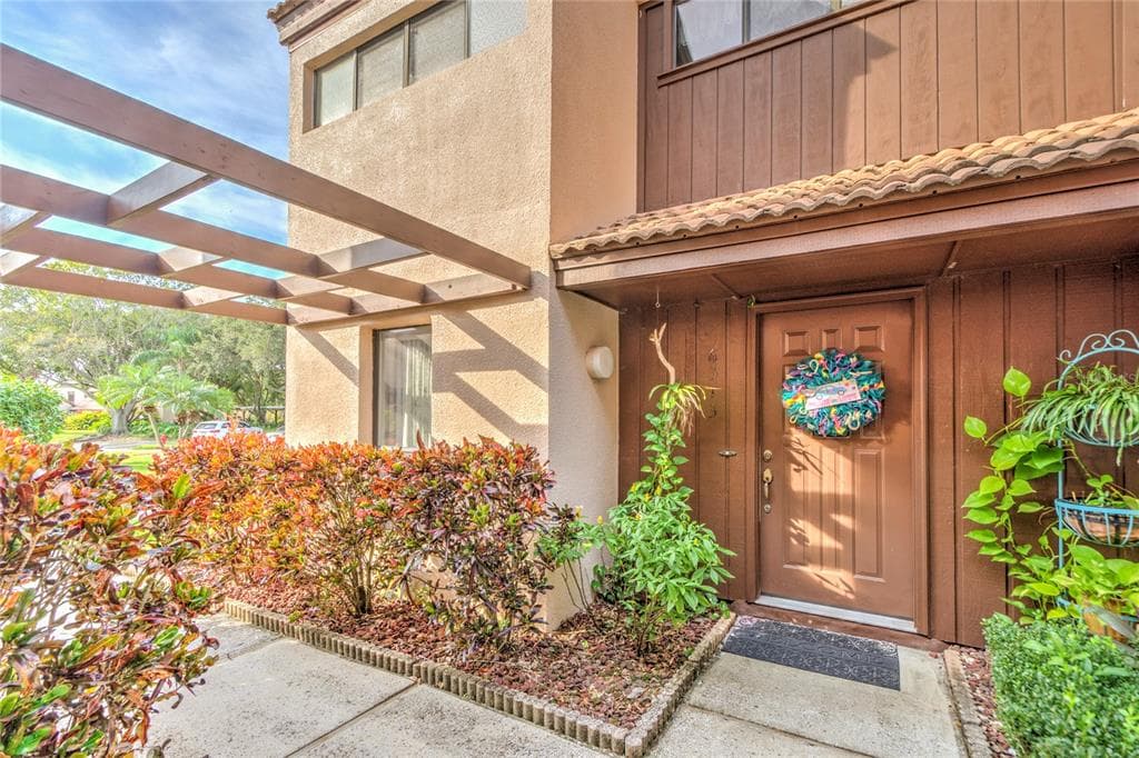 6313 PELICAN CREEK CROSSING ST PETERSBURG, FL 33707