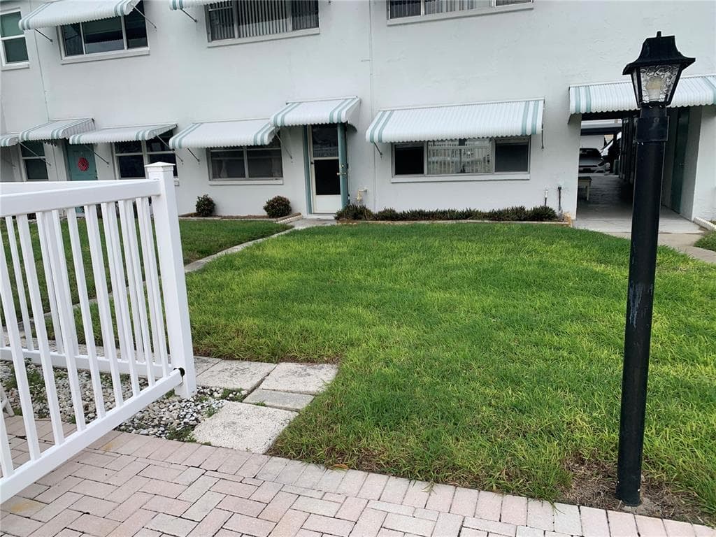 5286 81ST STREET N UNIT 7 ST PETERSBURG, FL 33709
