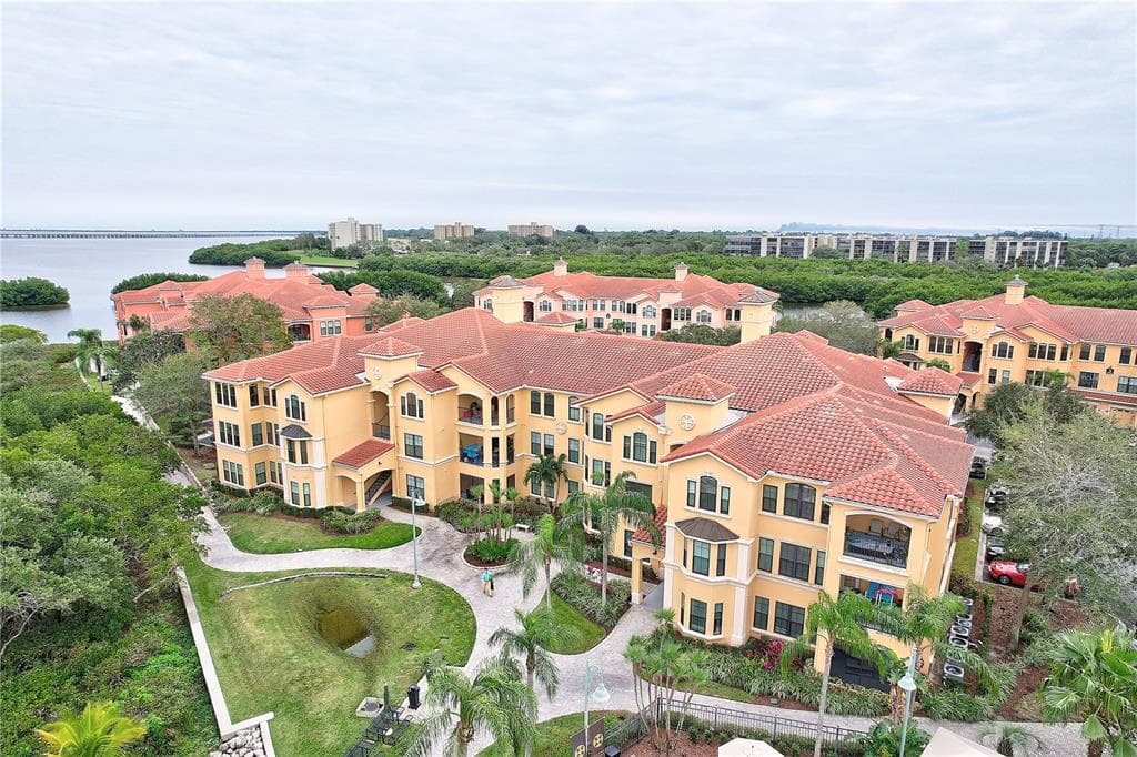2724 VIA MURANO UNIT 637 CLEARWATER, FL 33764