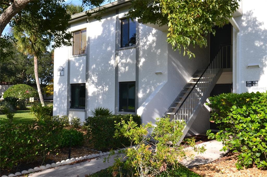 135 W CYPRESS COURT OLDSMAR, FL 34677