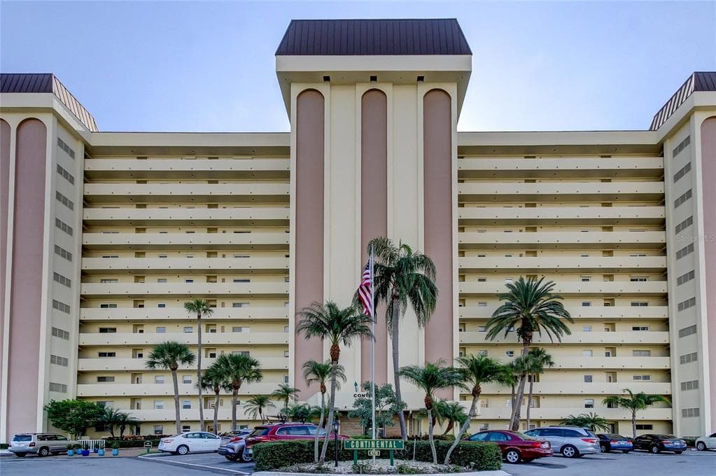 4775 COVE CIRCLE UNIT 904 ST PETERSBURG, FL 33708