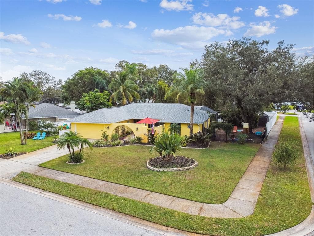7968 IDLEWILD LANE LARGO, FL 33777