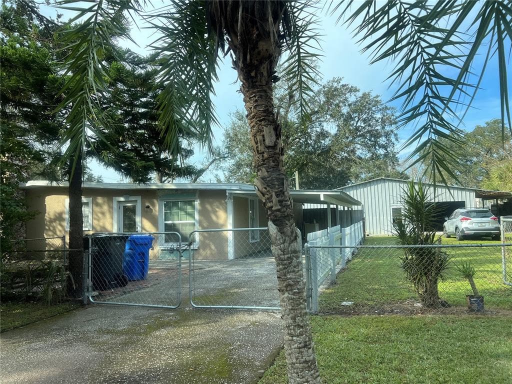 12502 HOLYOKE AVENUE TAMPA, FL 33624