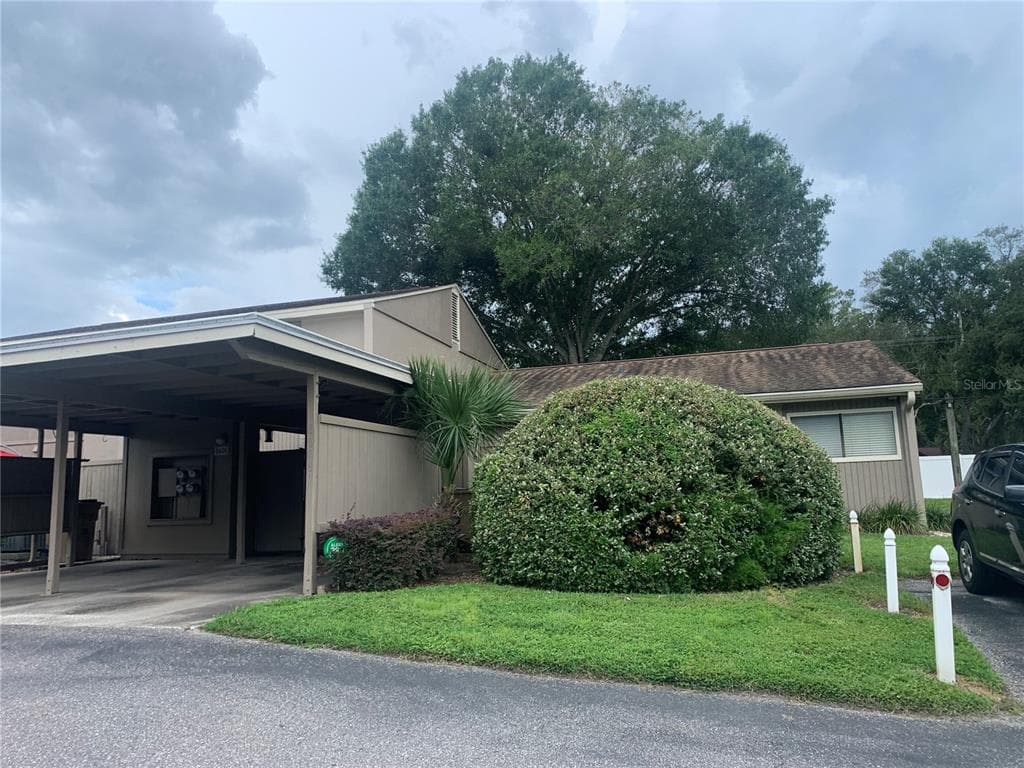 8608 LAKE ISLE DR TEMPLE TERRACE, FL 33637