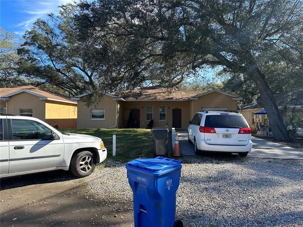 3805/3807 VALLEY TREE DRIVE