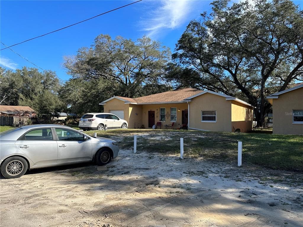 3809/3811 VALLEY TREE DRIVE