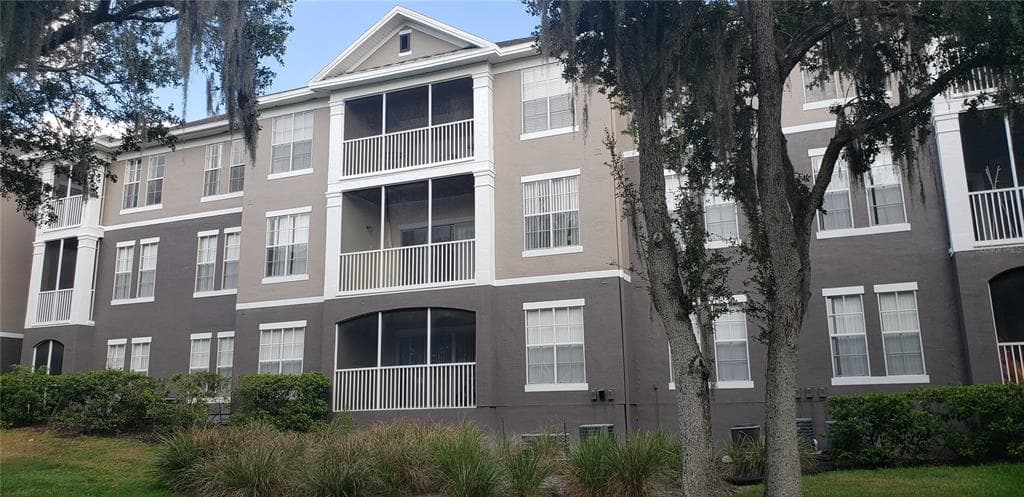 9304 CRESCENT LOOP CIRCLE UNIT 305 TAMPA, FL 33619