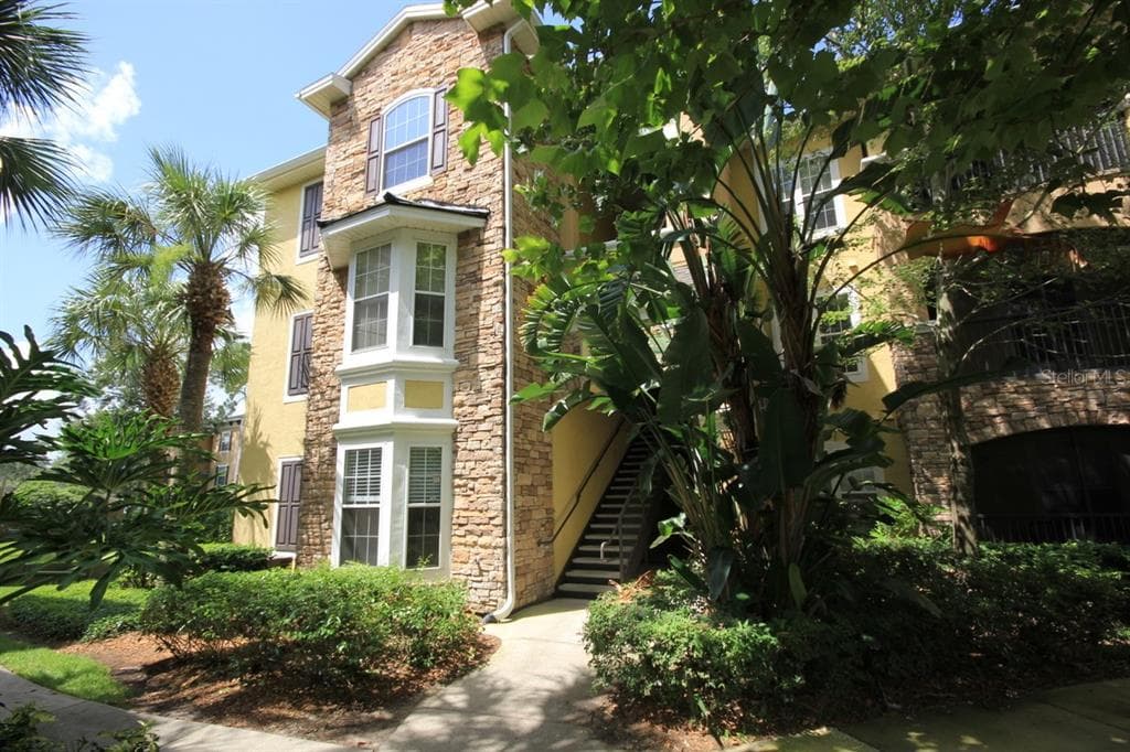 10021 COURTNEY PALMS BOULEVARD UNIT 302 TAMPA, FL 33619