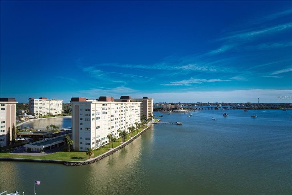 4750 COVE CIRCLE UNIT 306 ST PETERSBURG, FL 33708