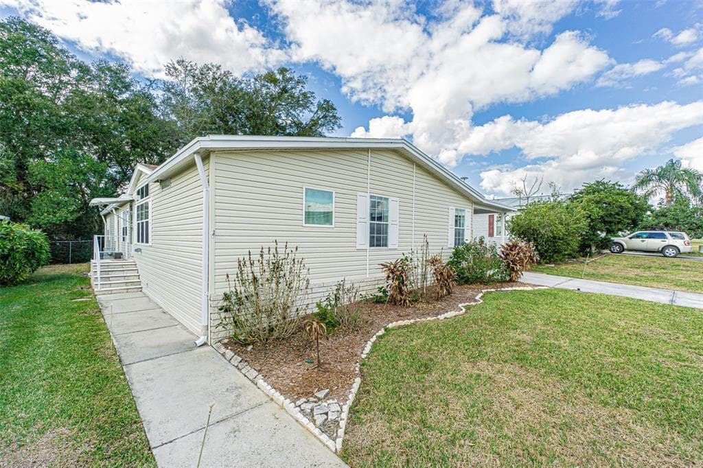 37428 NEUKOM AVENUE ZEPHYRHILLS, FL 33541