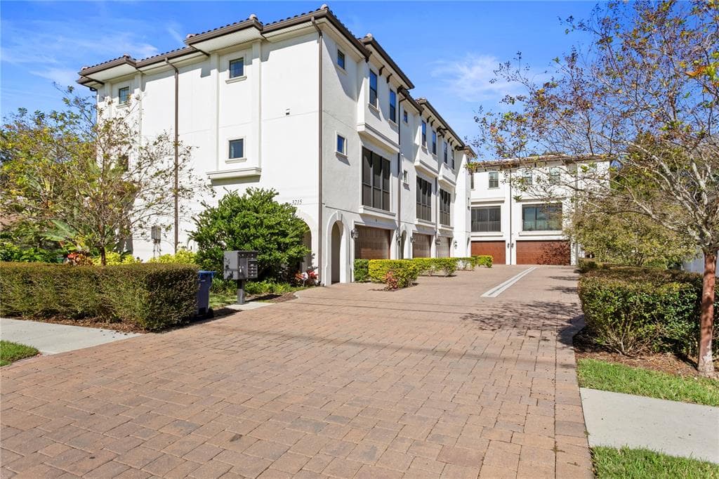 3215 W DE LEON STREET UNIT 2 TAMPA, FL 33609