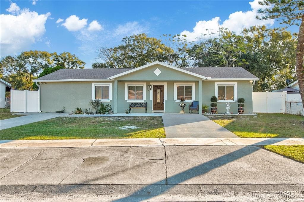 6405 YORKSHIRE ROAD TAMPA, FL 33634