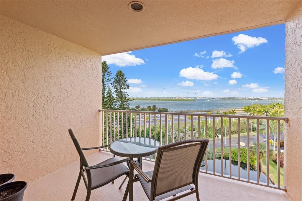7432 SUNSHINE SKYWAY LANE S UNIT 701 ST PETERSBURG, FL 33711