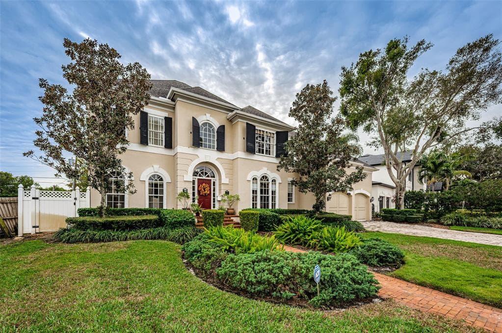364 BELLEAIR DRIVE NE ST PETERSBURG, FL 33704